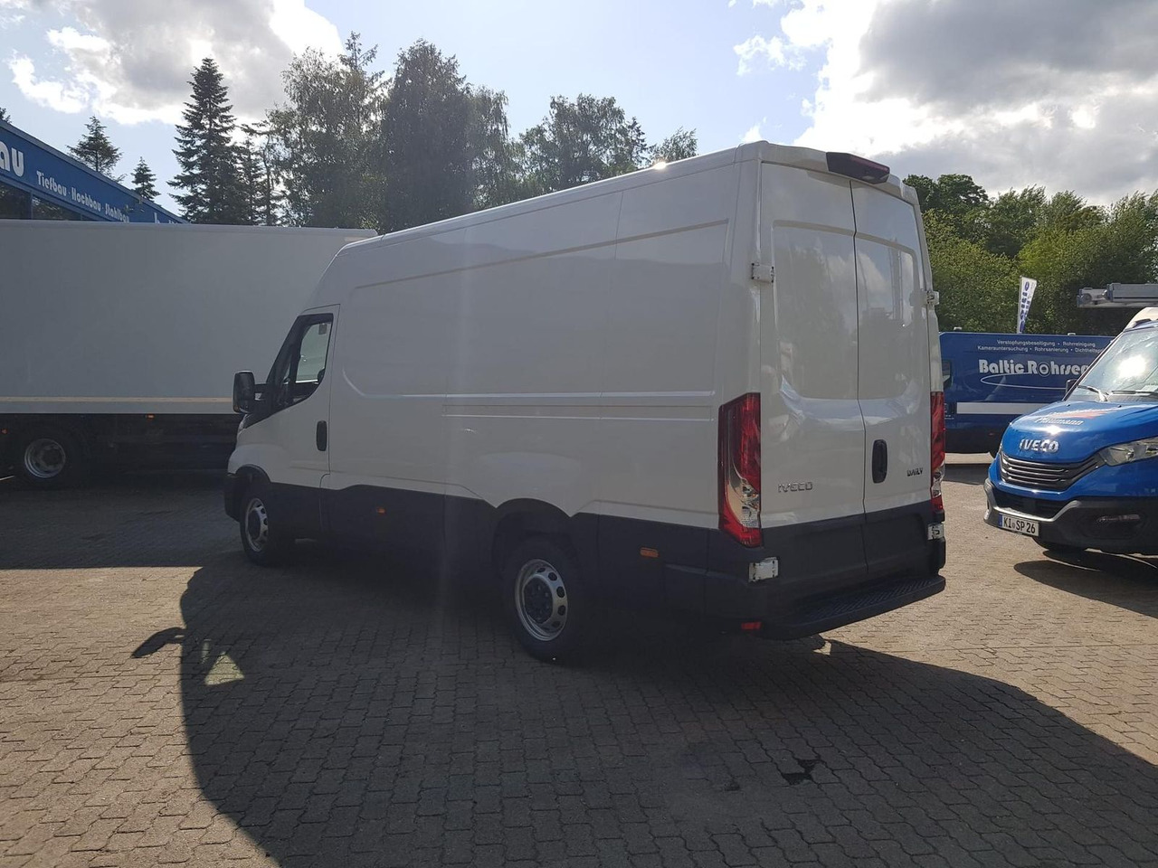 Iveco Daily 35S14A8 V Y mit Rückfahrkamera und Radi... - Furgón: foto 3 Iveco Daily 35S14A8 V Y mit Rückfahrkamera und Radi... - Furgón: foto 3