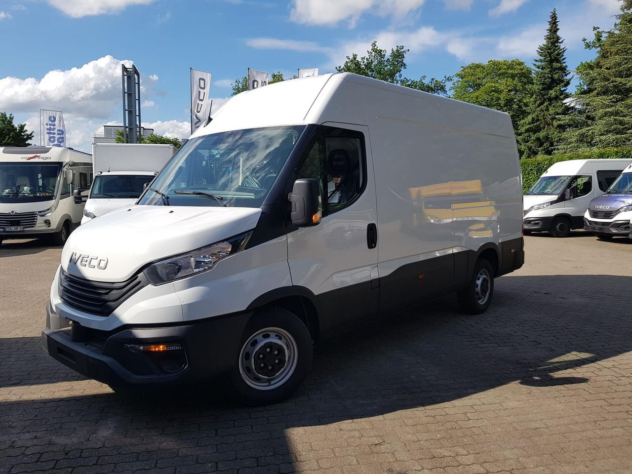 Iveco Daily 35S14A8 V Y mit Rückfahrkamera und Radi... - Furgón: foto 1 Iveco Daily 35S14A8 V Y mit Rückfahrkamera und Radi... - Furgón: foto 1