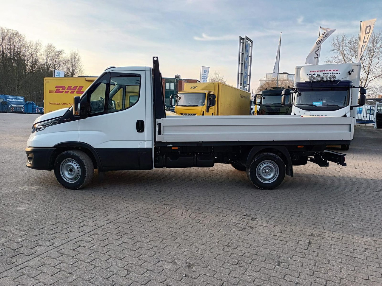 Iveco Daily 35S16H3.0 Pritsche,AHK, Rückfahrkamera... - Caja abierta furgoneta: foto 2 Iveco Daily 35S16H3.0 Pritsche,AHK, Rückfahrkamera... - Caja abierta furgoneta: foto 2