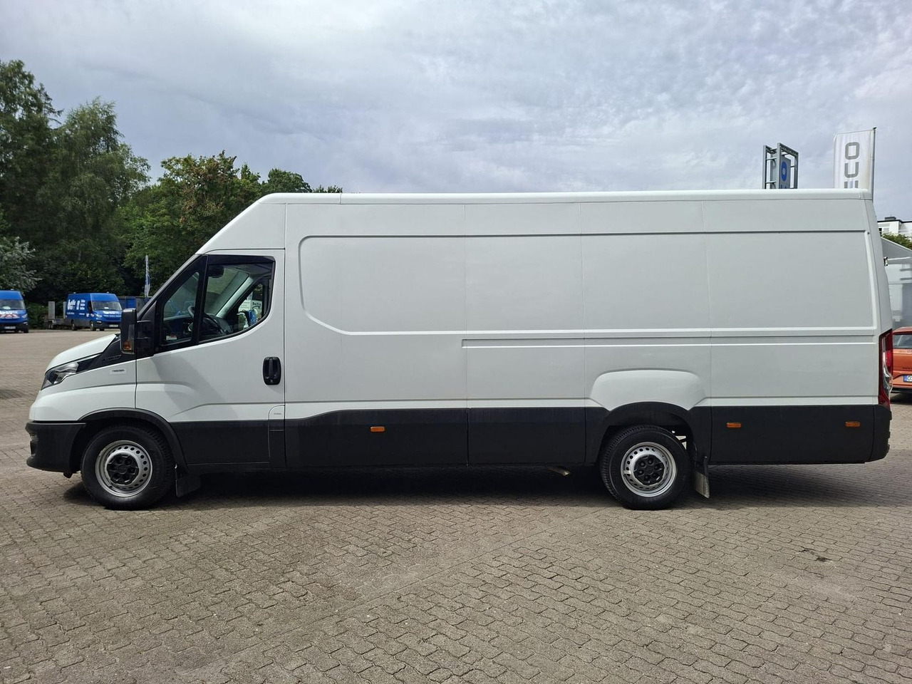 Iveco Daily 35S16V Klima 4100 115 kW (156 PS), Auto... - Furgón: foto 2 Iveco Daily 35S16V Klima 4100 115 kW (156 PS), Auto... - Furgón: foto 2