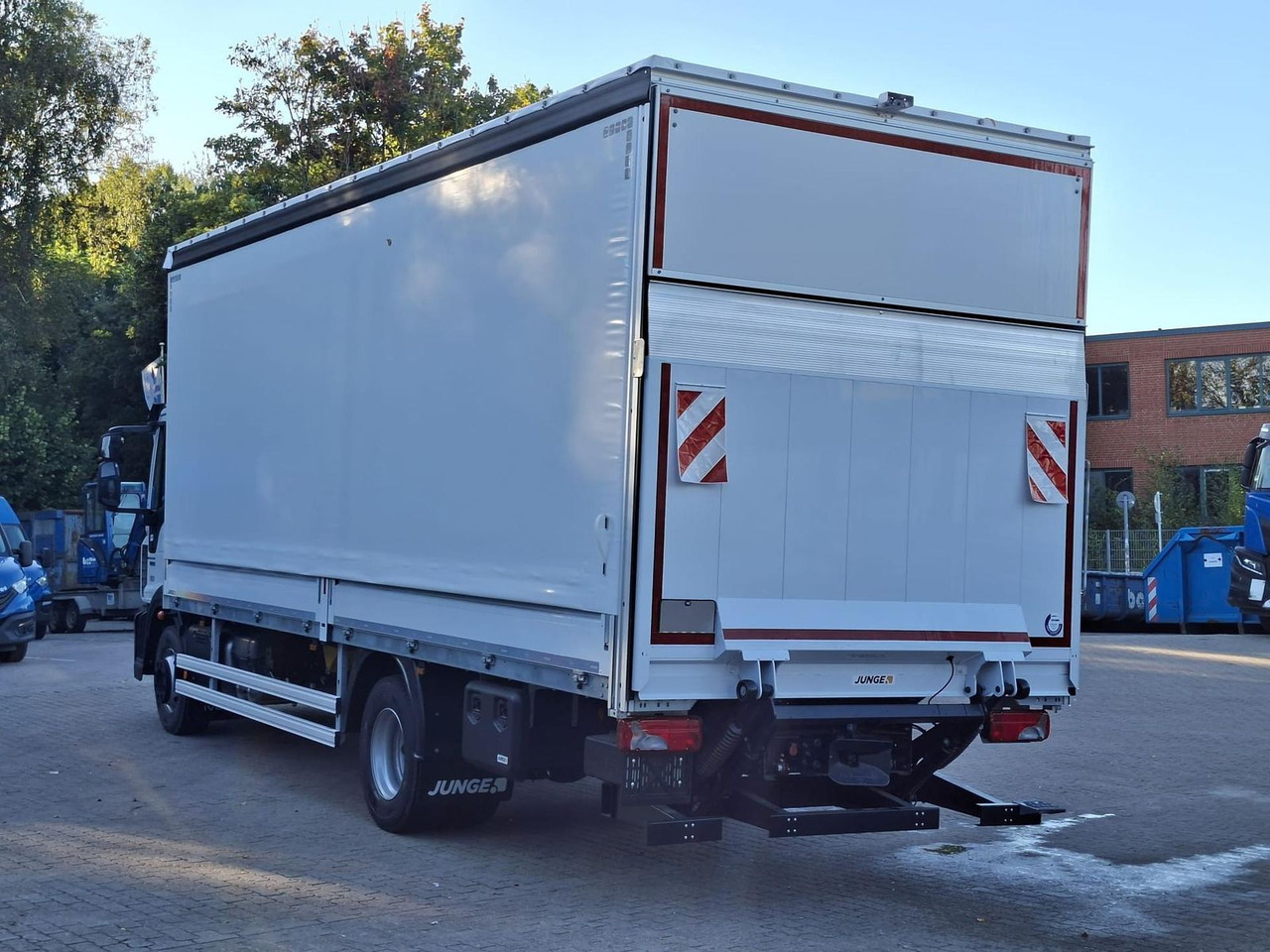 Iveco Eurocargo ML120E25/P JUNGE Schiebeplane LBW 1... - Camión lona: foto 4 Iveco Eurocargo ML120E25/P JUNGE Schiebeplane LBW 1... - Camión lona: foto 4