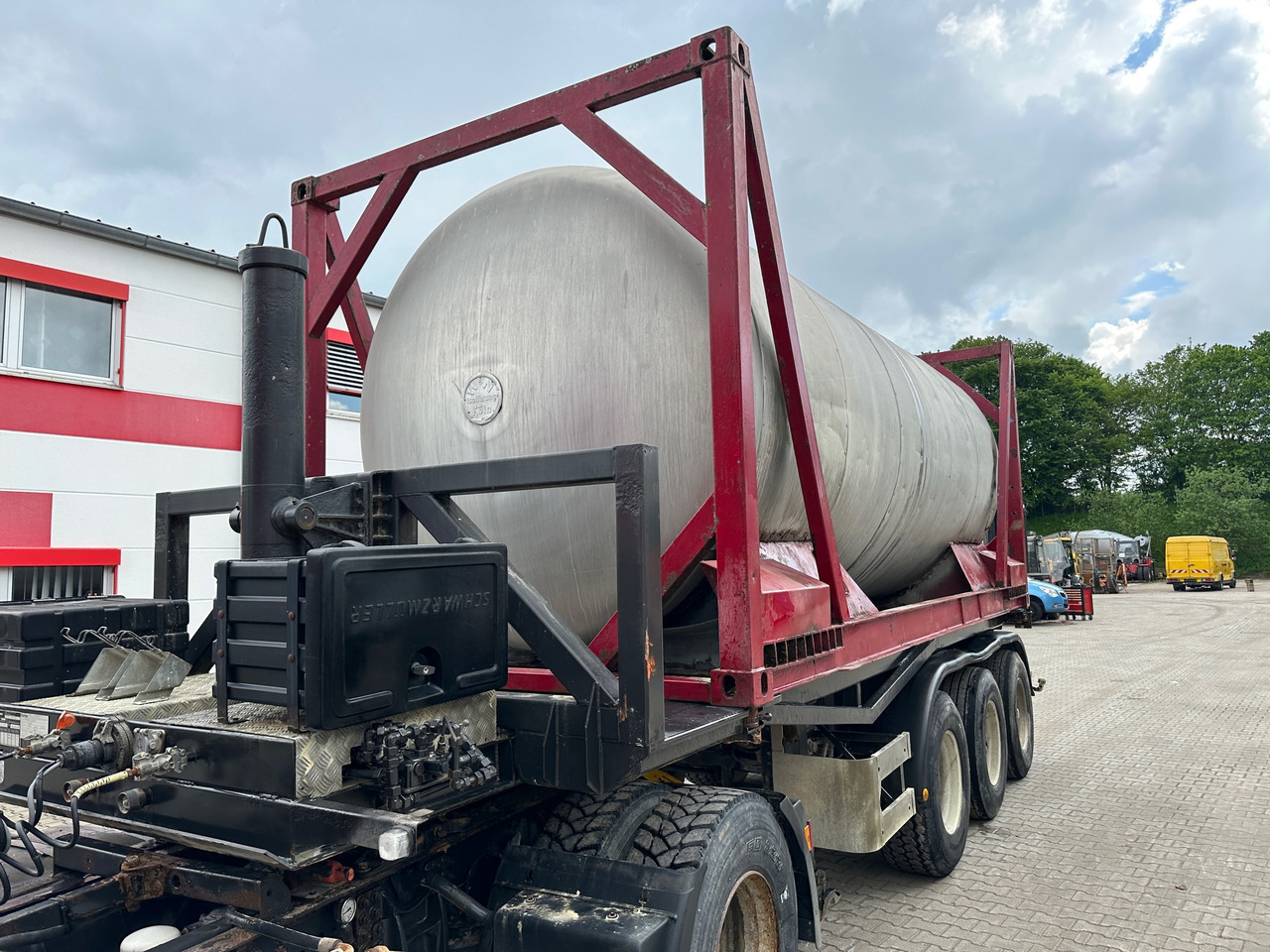 Schmidt CKSA 10/22-20 20 ft Containerkippchassis mit Lebensmitteltank - Semirremolque volquete: foto 3 Schmidt CKSA 10/22-20 20 ft Containerkippchassis mit Lebensmitteltank - Semirremolque volquete: foto 3