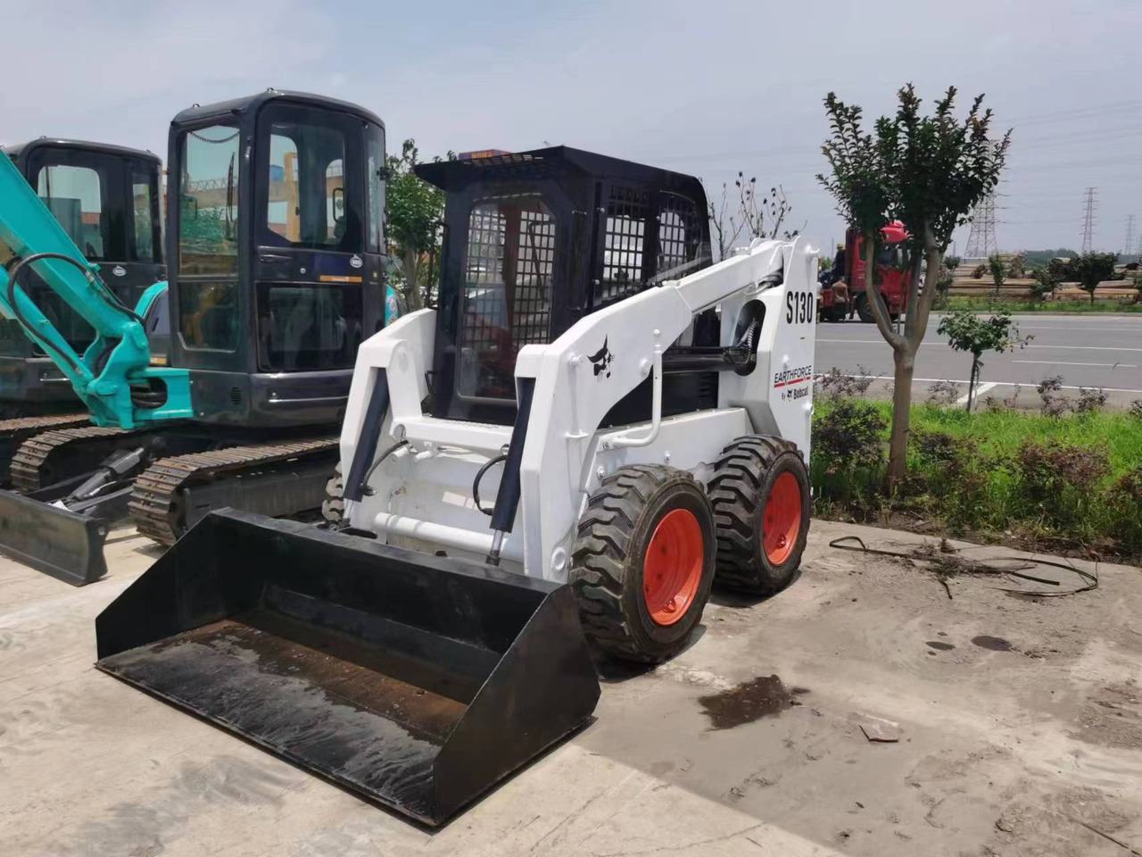 Bobcat S130 - Minicargadora: foto 3 Bobcat S130 - Minicargadora: foto 3