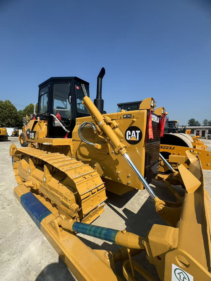CAT D6G - Bulldozer: foto 1 CAT D6G - Bulldozer: foto 1