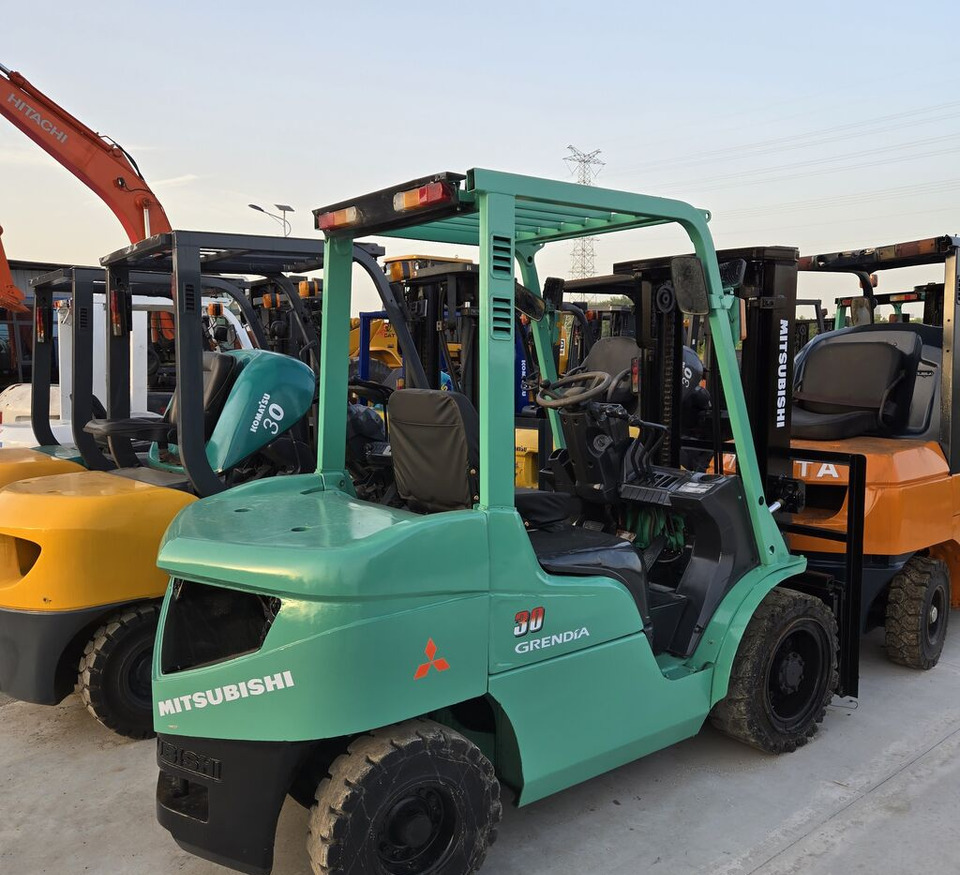 Mitsubishi FD30 with swing fork - Carretilla elevadora diésel: foto 1 Mitsubishi FD30 with swing fork - Carretilla elevadora diésel: foto 1