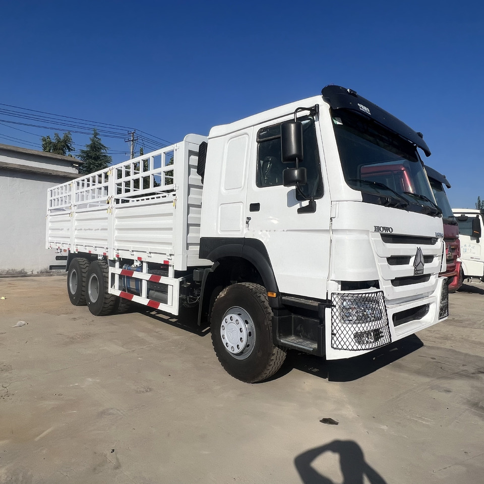 Sinotruk HOWO 371 6*4 Fence truck - Camión caja abierta: foto 1 Sinotruk HOWO 371 6*4 Fence truck - Camión caja abierta: foto 1