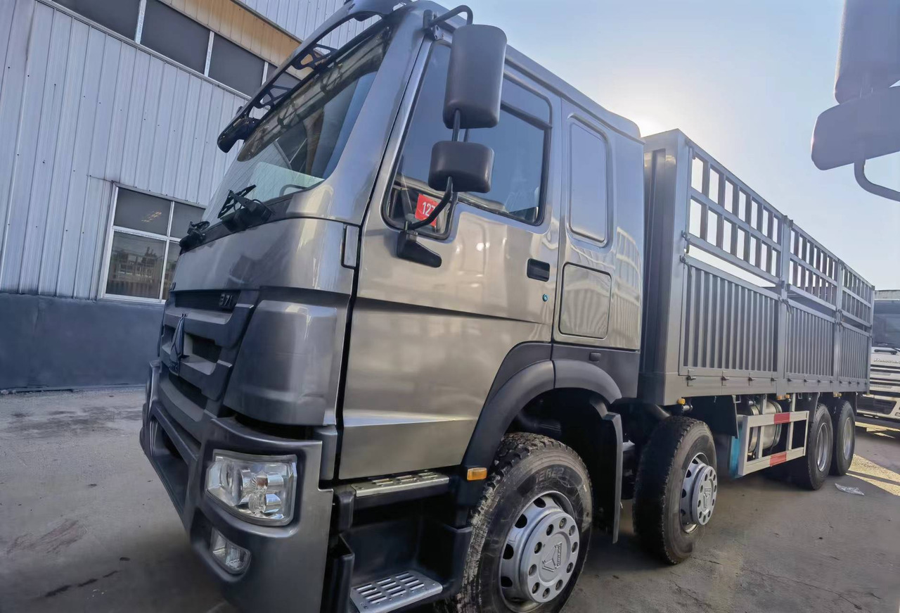 Sinotruk HOWO 371 8*4 Fence truck - Camión caja abierta: foto 1 Sinotruk HOWO 371 8*4 Fence truck - Camión caja abierta: foto 1