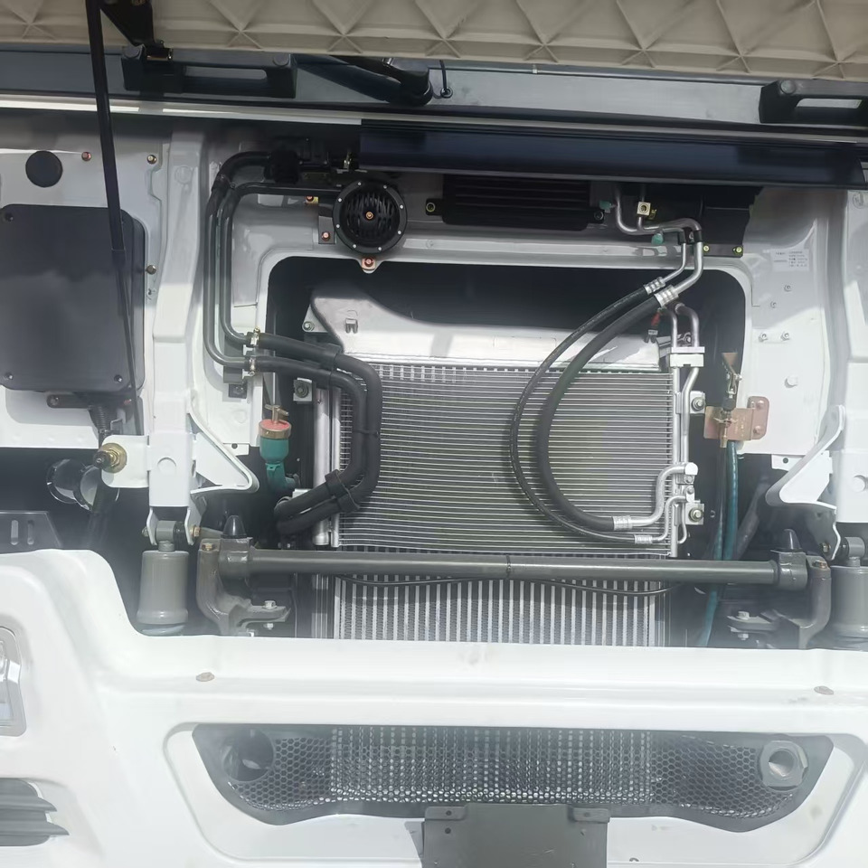 Sinotruk HOWO 371 8*4 Tank truck - Camión cisterna: foto 2 Sinotruk HOWO 371 8*4 Tank truck - Camión cisterna: foto 2