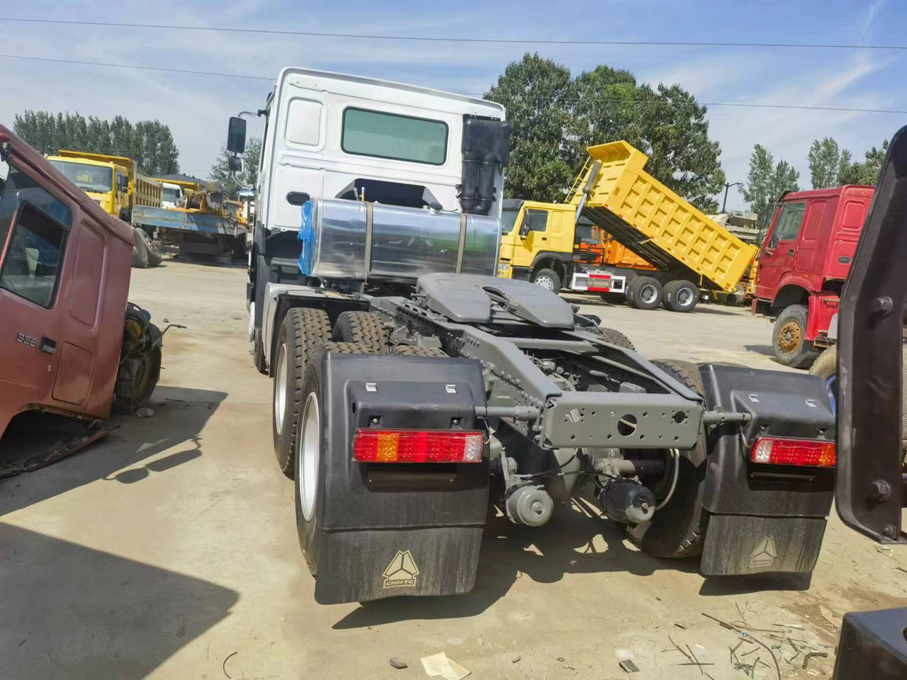 Sinotruk HOWO 375 tractor - Minidumper: foto 2 Sinotruk HOWO 375 tractor - Minidumper: foto 2