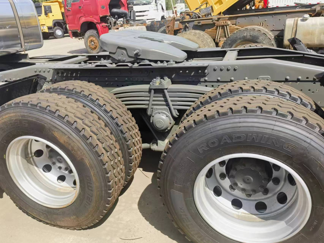 Sinotruk HOWO 375 tractor - Minidumper: foto 3 Sinotruk HOWO 375 tractor - Minidumper: foto 3