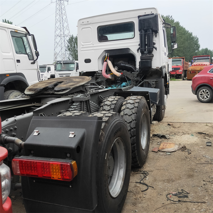 Sinotruk HOWO 420 tractor - Minidumper: foto 2 Sinotruk HOWO 420 tractor - Minidumper: foto 2