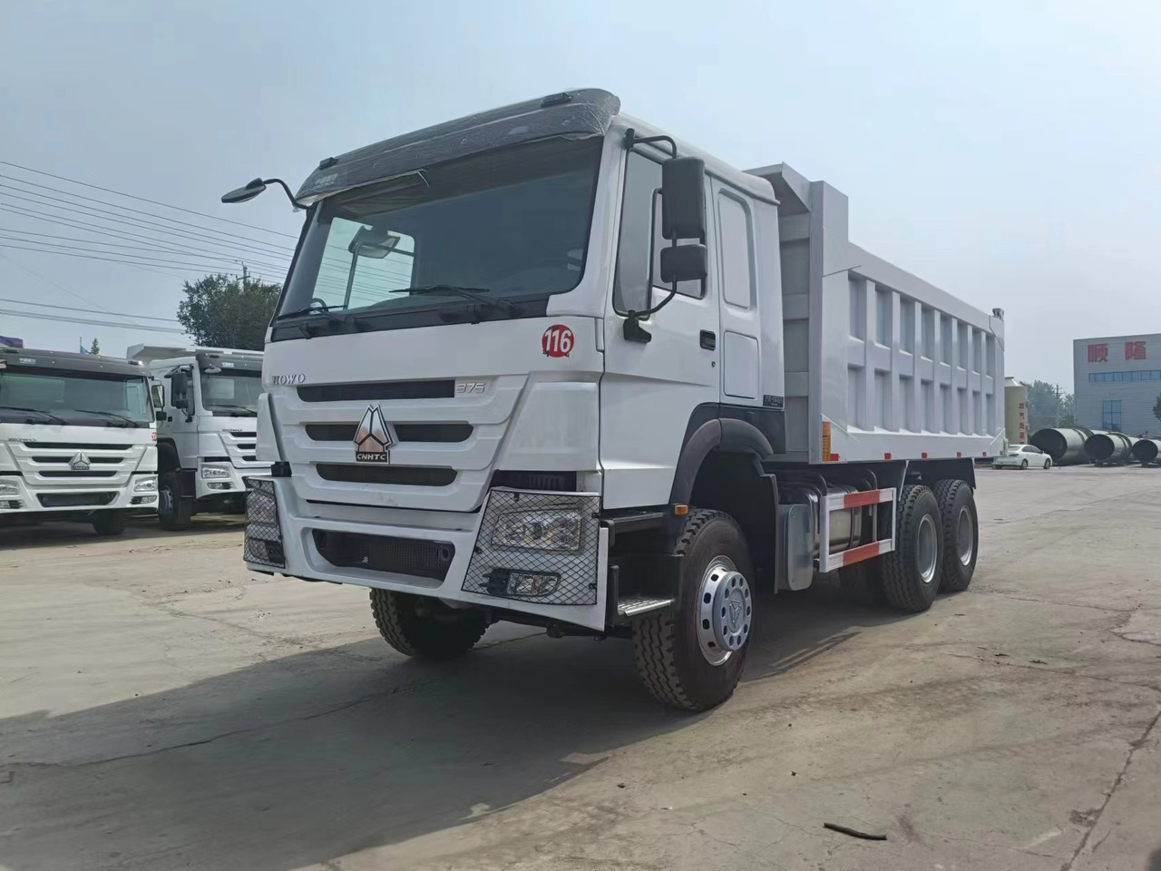 Sinotruk HOWO 6*4 Dump truck - Camión volquete: foto 1 Sinotruk HOWO 6*4 Dump truck - Camión volquete: foto 1
