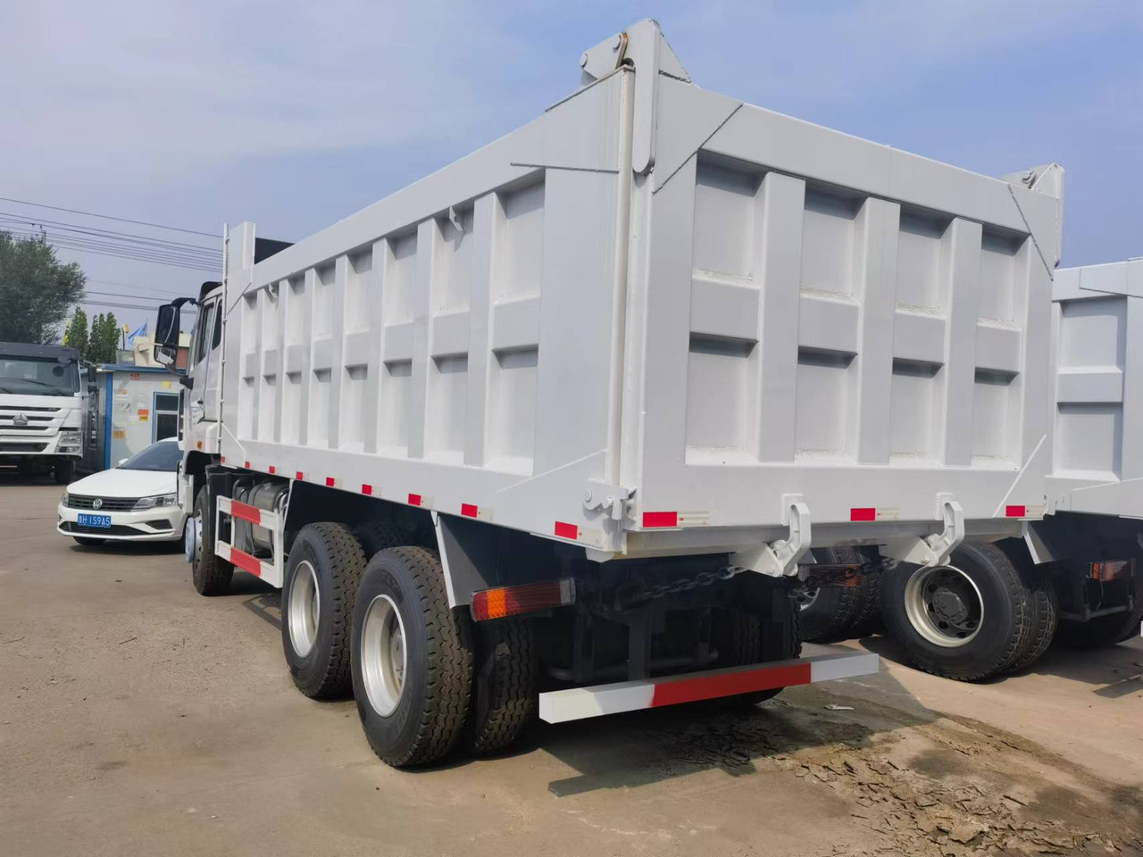 Camión volquete Sinotruk HOWO 6*4 Dump truck: foto 7