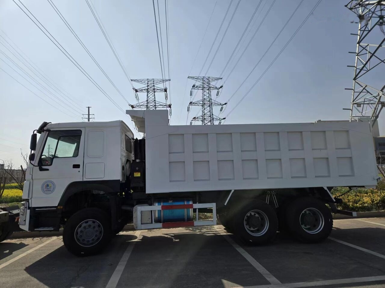 Sinotruk HOWO 6*4 Dump truck - Camión volquete: foto 4 Sinotruk HOWO 6*4 Dump truck - Camión volquete: foto 4