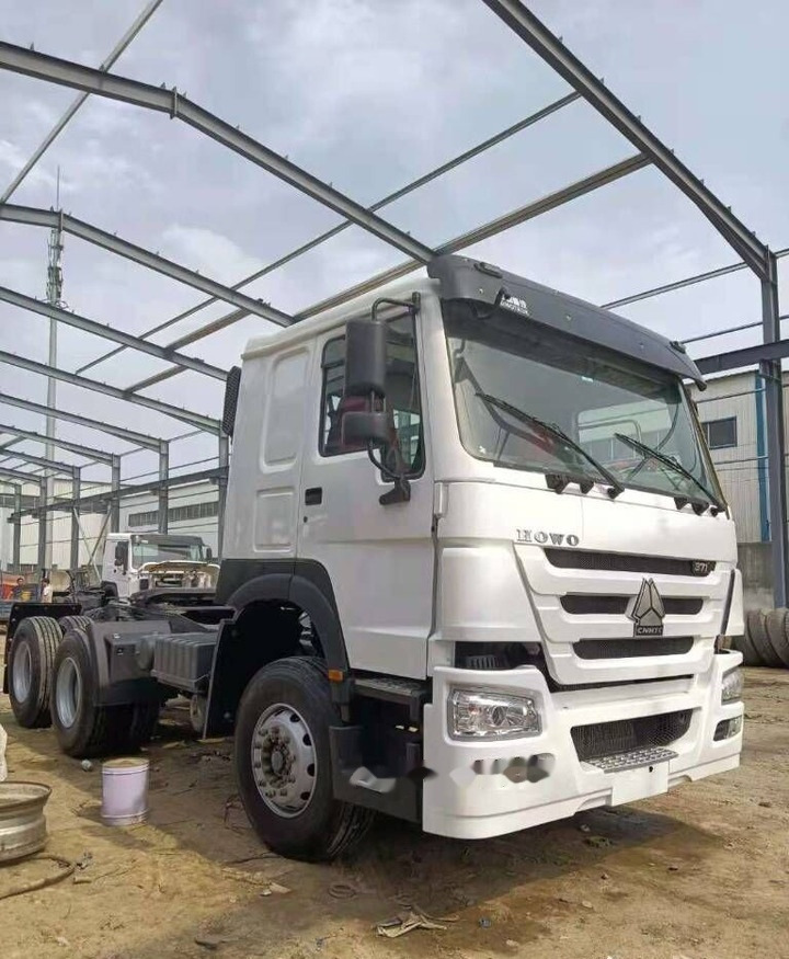 Sinotruk HOWO 6*4 Tractor - Camión portacontenedore/ Intercambiable: foto 3 Sinotruk HOWO 6*4 Tractor - Camión portacontenedore/ Intercambiable: foto 3