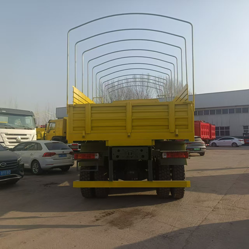 Sinotruk HOWO 6*4 Troop Carrier - Camión caja abierta: foto 5 Sinotruk HOWO 6*4 Troop Carrier - Camión caja abierta: foto 5