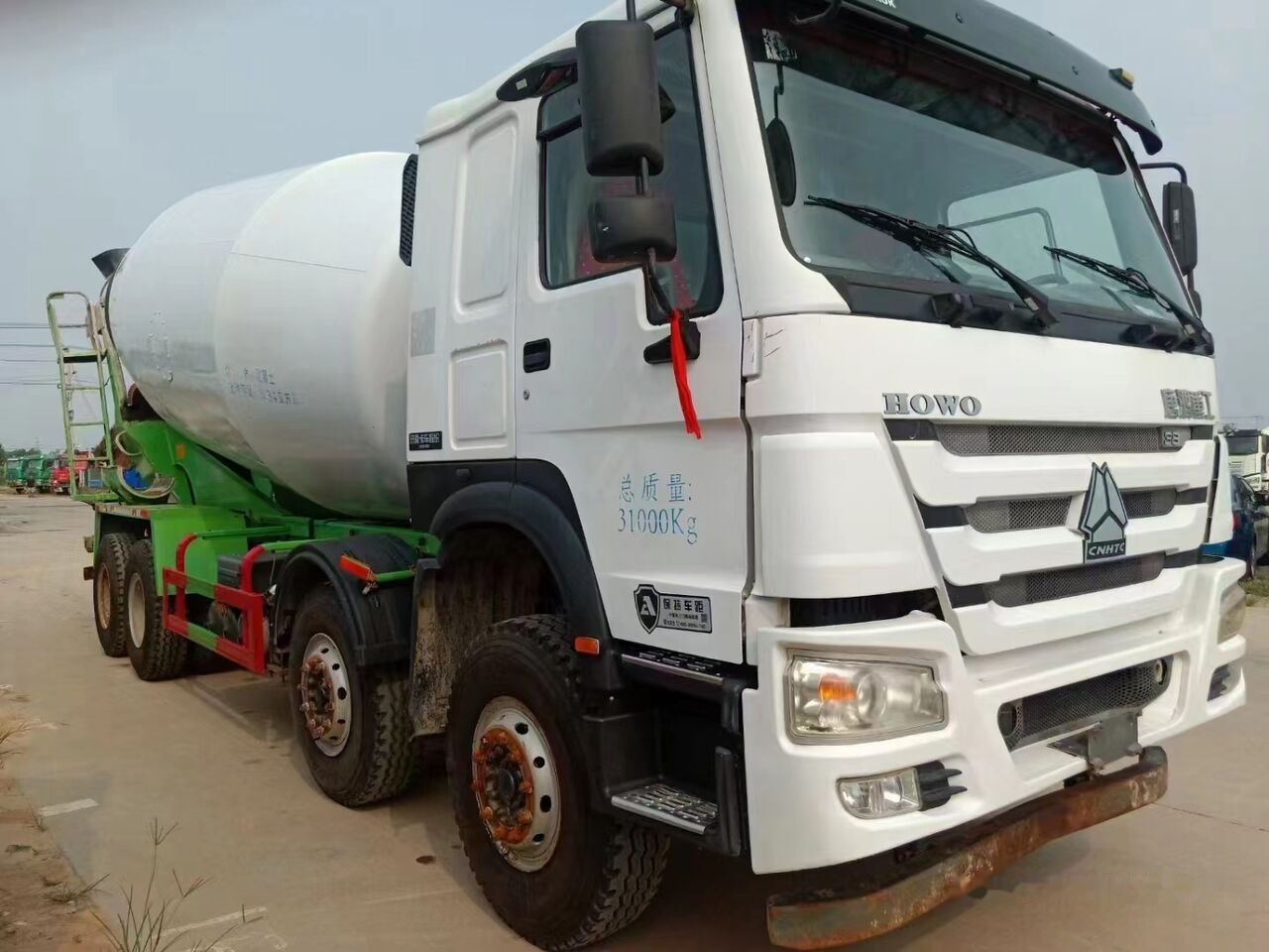 Sinotruk HOWO 8*4 Concrete mixer truck - Camión hormigonera: foto 2 Sinotruk HOWO 8*4 Concrete mixer truck - Camión hormigonera: foto 2