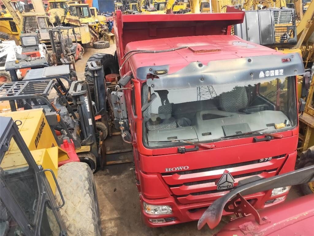 Sinotruk HOWO 8*4 Dump truck - Camión volquete: foto 2 Sinotruk HOWO 8*4 Dump truck - Camión volquete: foto 2