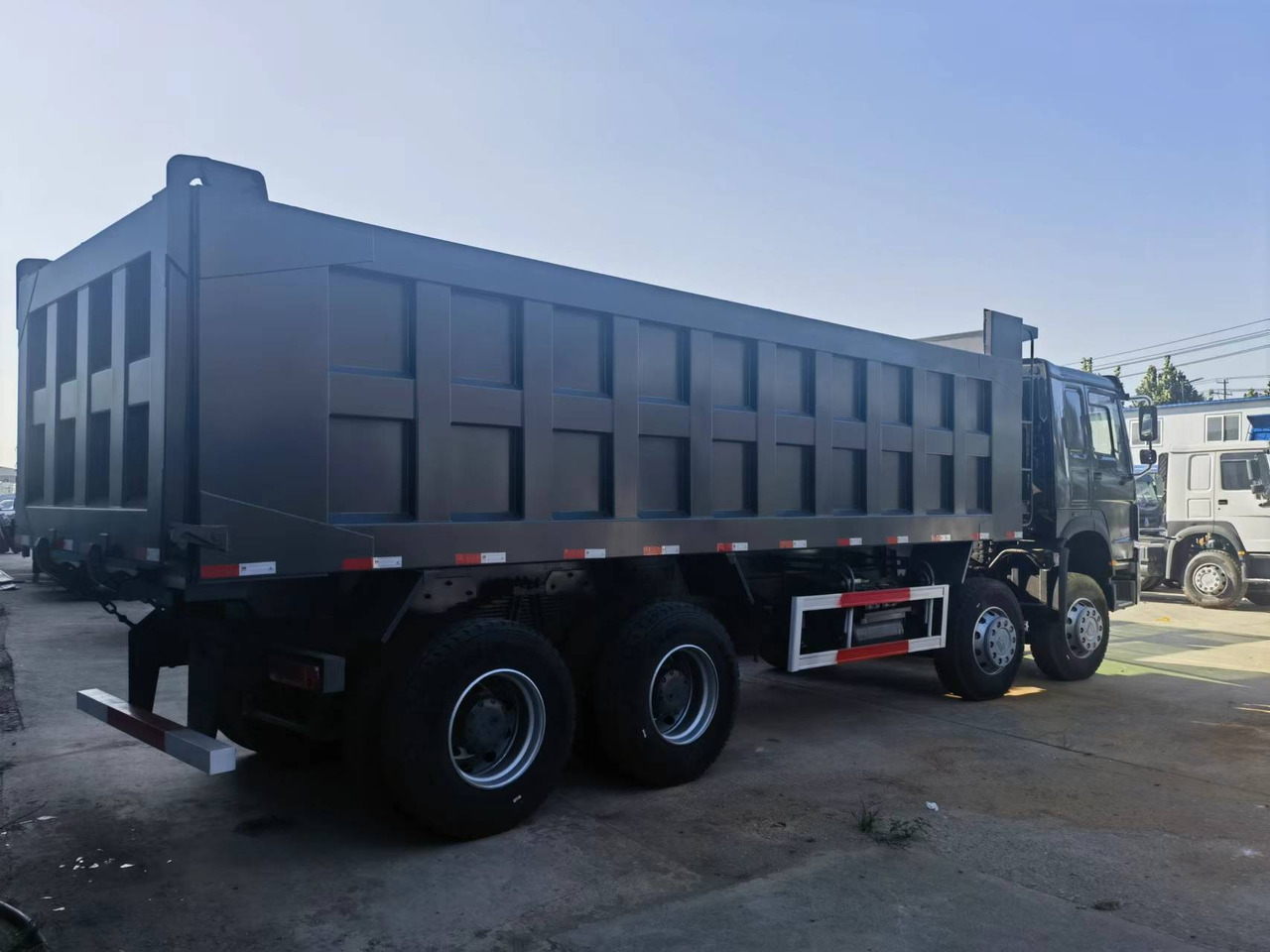 Camión volquete Sinotruk HOWO 8*4 Dump truck: foto 8 Camión volquete Sinotruk HOWO 8*4 Dump truck: foto 8