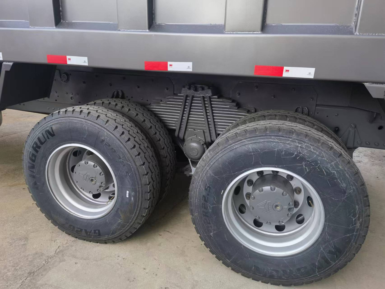 Camión volquete Sinotruk HOWO 8*4 Dump truck: foto 9 Camión volquete Sinotruk HOWO 8*4 Dump truck: foto 9