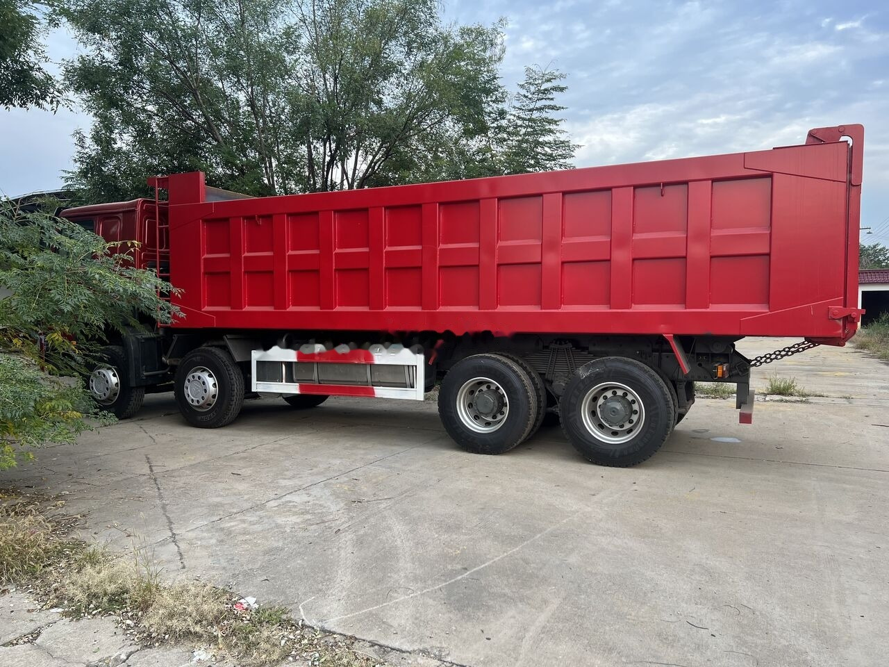 Sinotruk HOWO 8*4 Dump truck - Camión volquete: foto 3 Sinotruk HOWO 8*4 Dump truck - Camión volquete: foto 3
