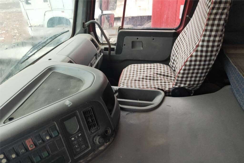 Sinotruk Howo - Camión volquete: foto 5 Sinotruk Howo - Camión volquete: foto 5