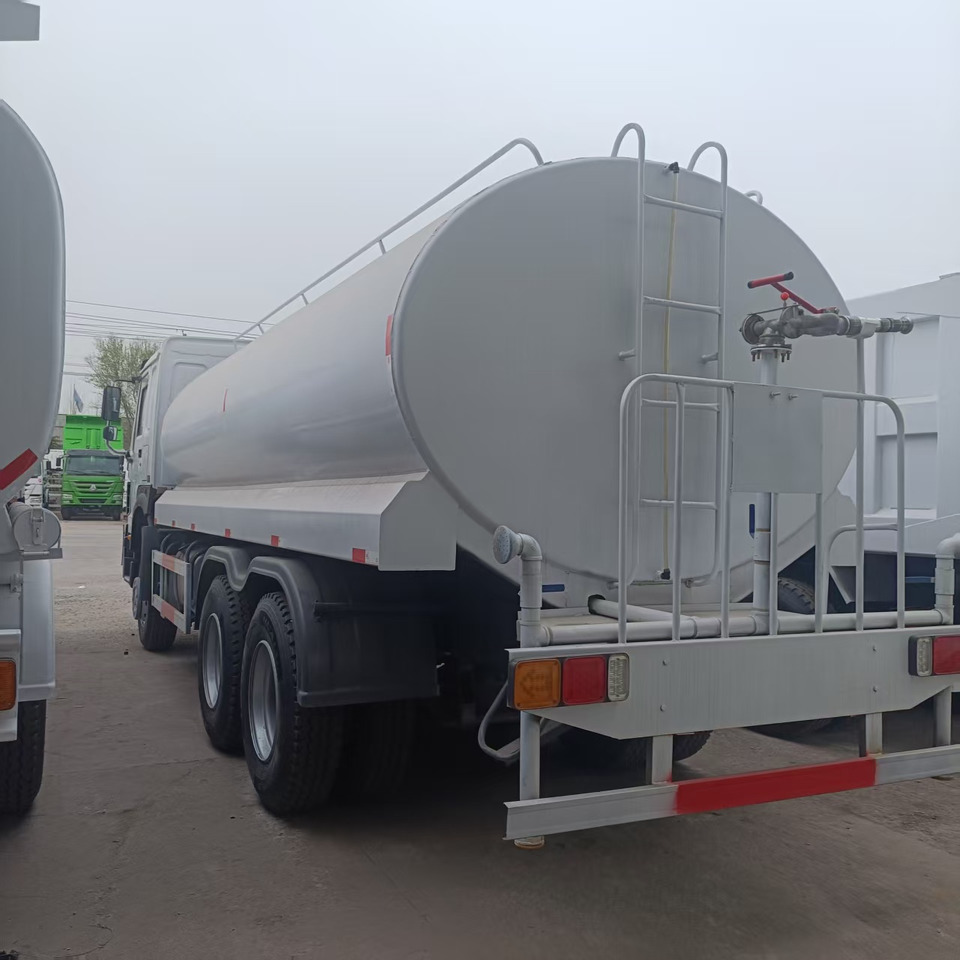 Vehículo municipal Sinotruk HOWO 375 6*4 Sprinkler: foto 10 Vehículo municipal Sinotruk HOWO 375 6*4 Sprinkler: foto 10