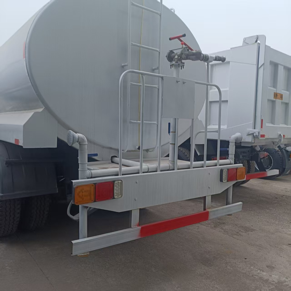 Vehículo municipal Sinotruk HOWO 375 6*4 Sprinkler: foto 9 Vehículo municipal Sinotruk HOWO 375 6*4 Sprinkler: foto 9