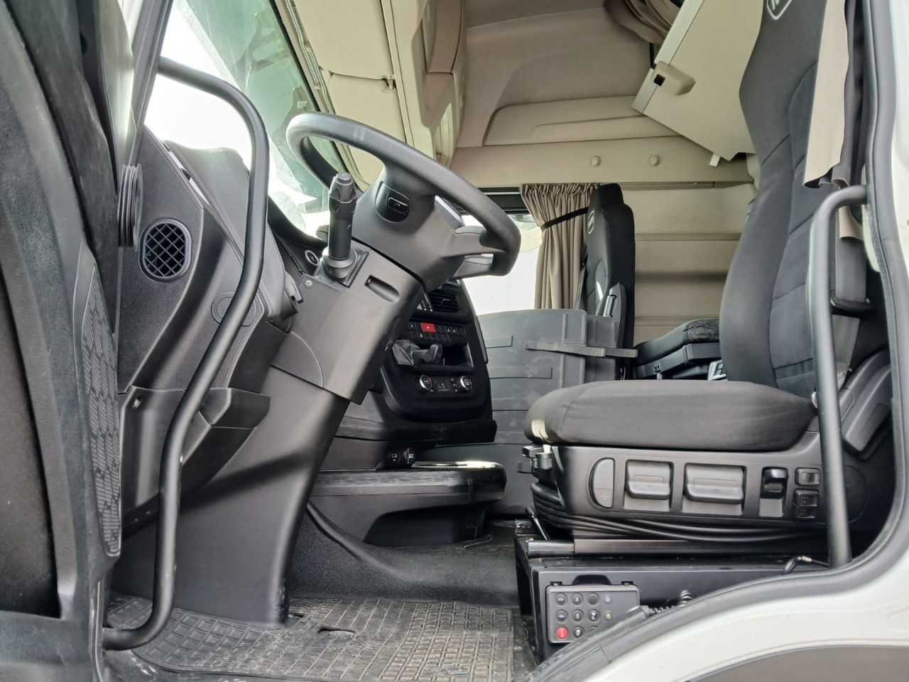 Cabeza Tractora IVECO 460 AUTOMATICO INTARDER ADR - Cabeza tractora: foto 5 Cabeza Tractora IVECO 460 AUTOMATICO INTARDER ADR - Cabeza tractora: foto 5