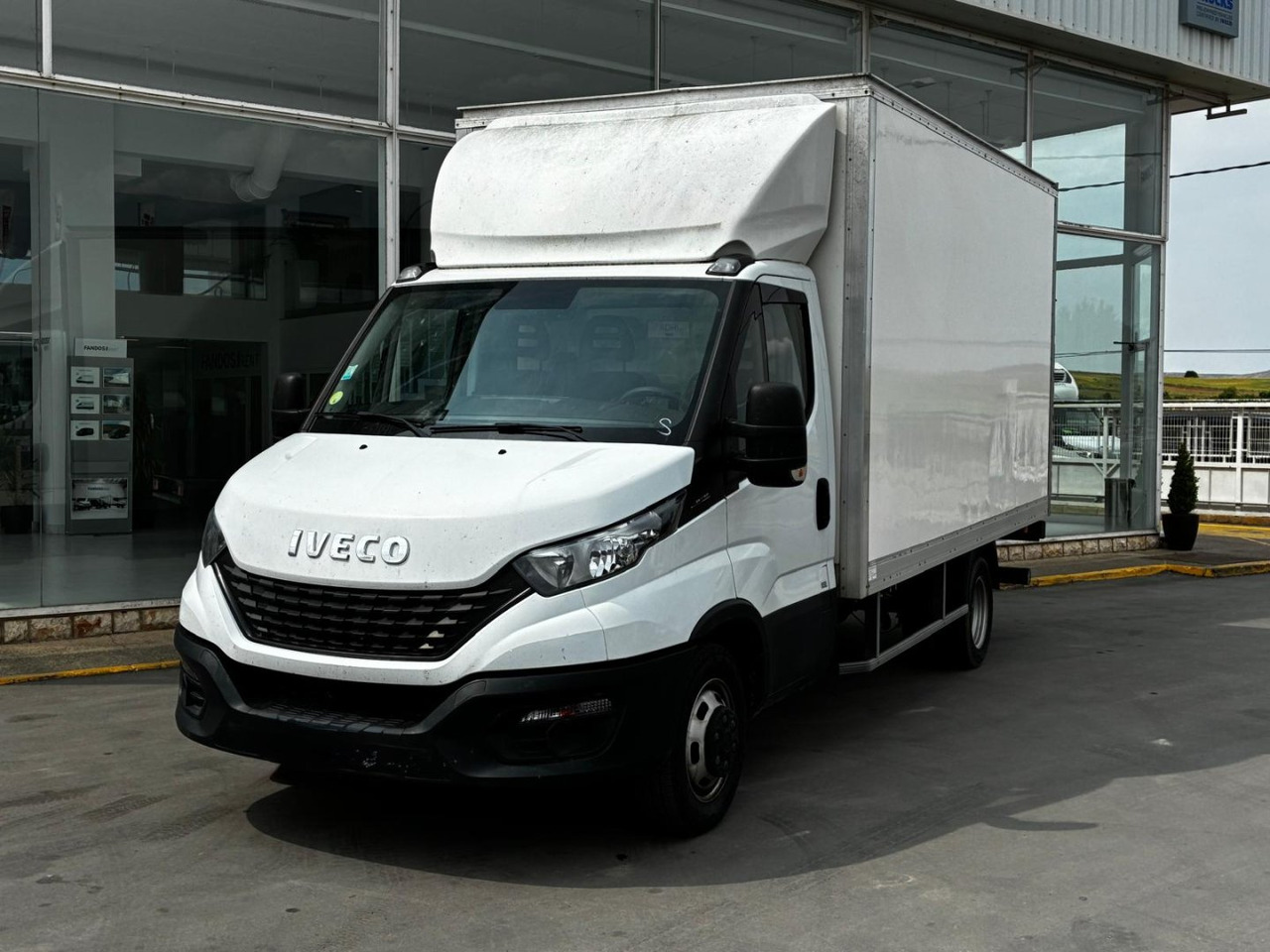 Caja cerrada IVECO 35C16 20m3 - Furgoneta caja cerrada: foto 1 Caja cerrada IVECO 35C16 20m3 - Furgoneta caja cerrada: foto 1
