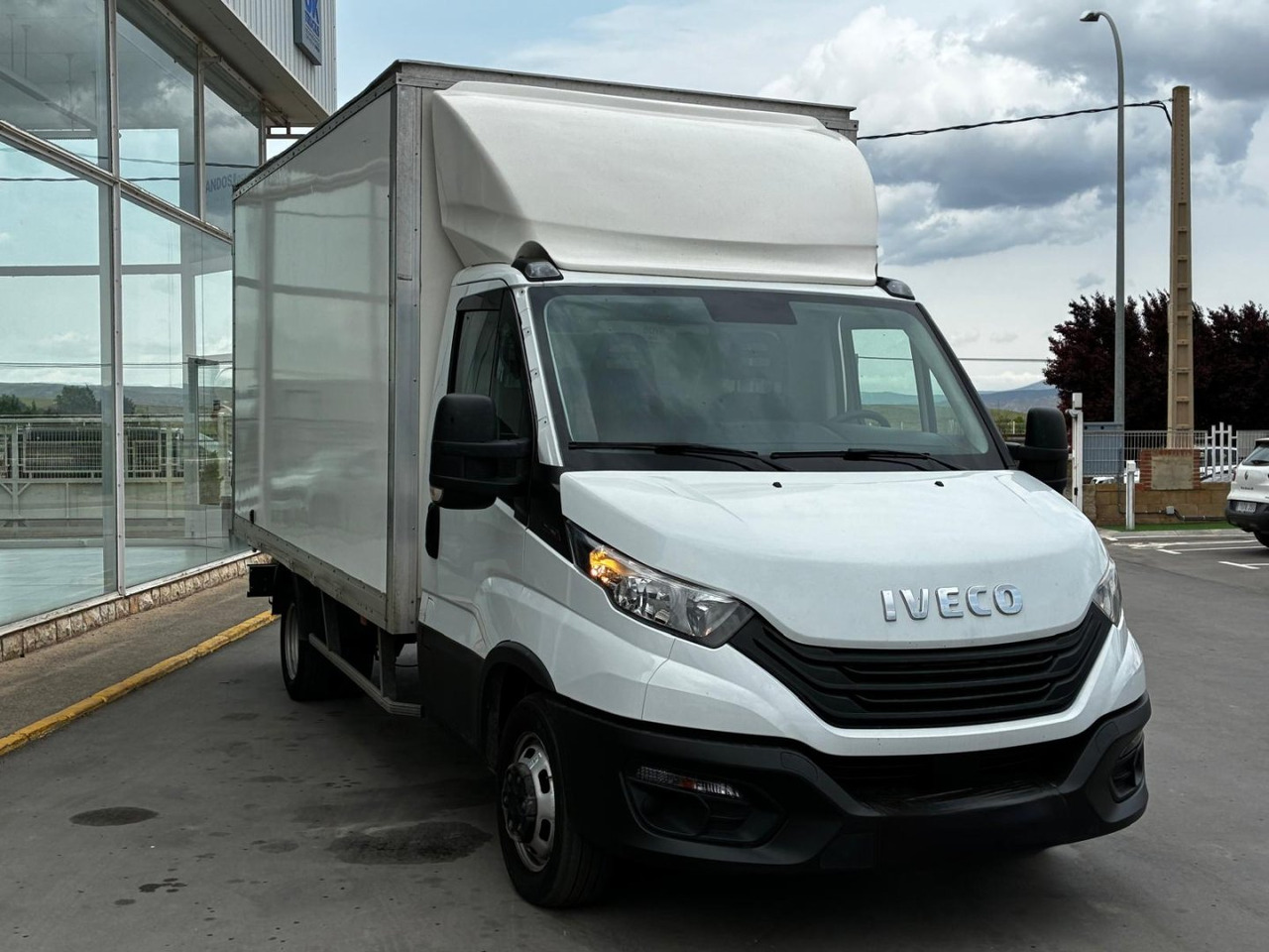 Caja cerrada IVECO 35C16 3.0 20m3 - Furgoneta caja cerrada: foto 3 Caja cerrada IVECO 35C16 3.0 20m3 - Furgoneta caja cerrada: foto 3