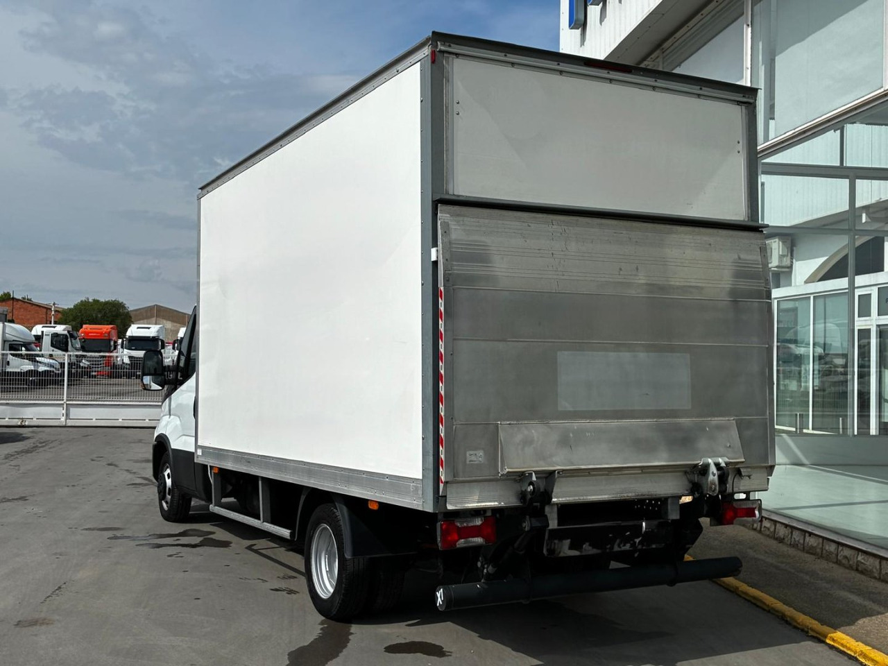 Caja cerrada IVECO 35C16 3.0 20m3 - Furgoneta caja cerrada: foto 4 Caja cerrada IVECO 35C16 3.0 20m3 - Furgoneta caja cerrada: foto 4