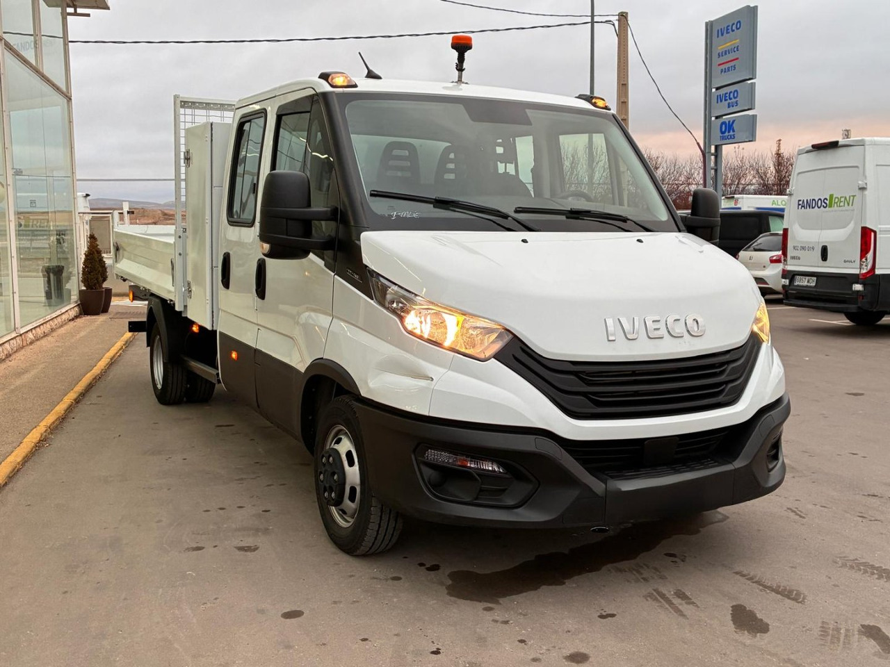 Volquete/Dumper IVECO 35C14 CAJA BASCULANTE DOBLE CABINA - Volquete furgoneta, Furgoneta combi: foto 3 Volquete/Dumper IVECO 35C14 CAJA BASCULANTE DOBLE CABINA - Volquete furgoneta, Furgoneta combi: foto 3
