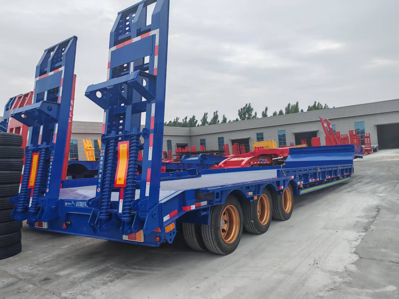13M Low Bed Semi Trailer | 3 Axles | Heavy Duty Lowboy for Construction Machinery Transport - Semirremolque góndola rebajadas: foto 1 13M Low Bed Semi Trailer | 3 Axles | Heavy Duty Lowboy for Construction Machinery Transport - Semirremolque góndola rebajadas: foto 1