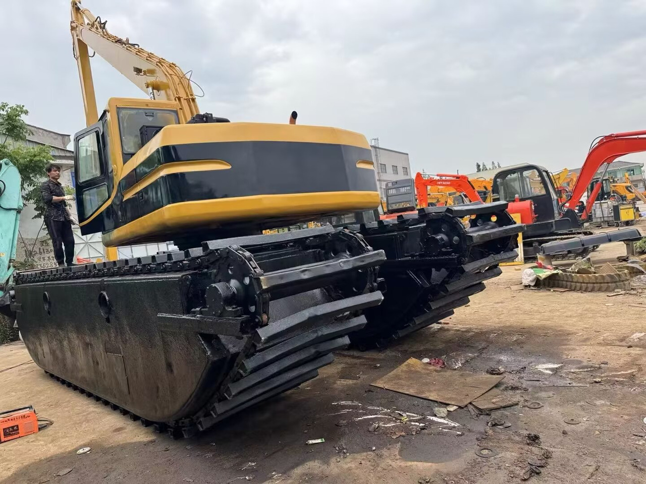 CAT 320 BL dredger 320 CL dredge - Excavadora anfibia: foto 1 CAT 320 BL dredger 320 CL dredge - Excavadora anfibia: foto 1