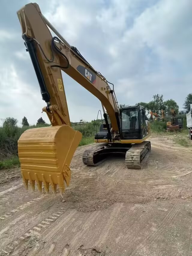CATERPILLAR 320D2 L CAT 320D 2 L - Excavadora de cadenas: foto 3 CATERPILLAR 320D2 L CAT 320D 2 L - Excavadora de cadenas: foto 3