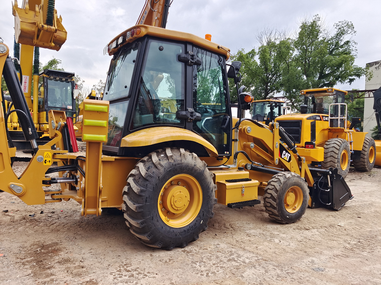 CATERPILLAR 420F CAT BRAND NEW - Retroexcavadora: foto 1 CATERPILLAR 420F CAT BRAND NEW - Retroexcavadora: foto 1
