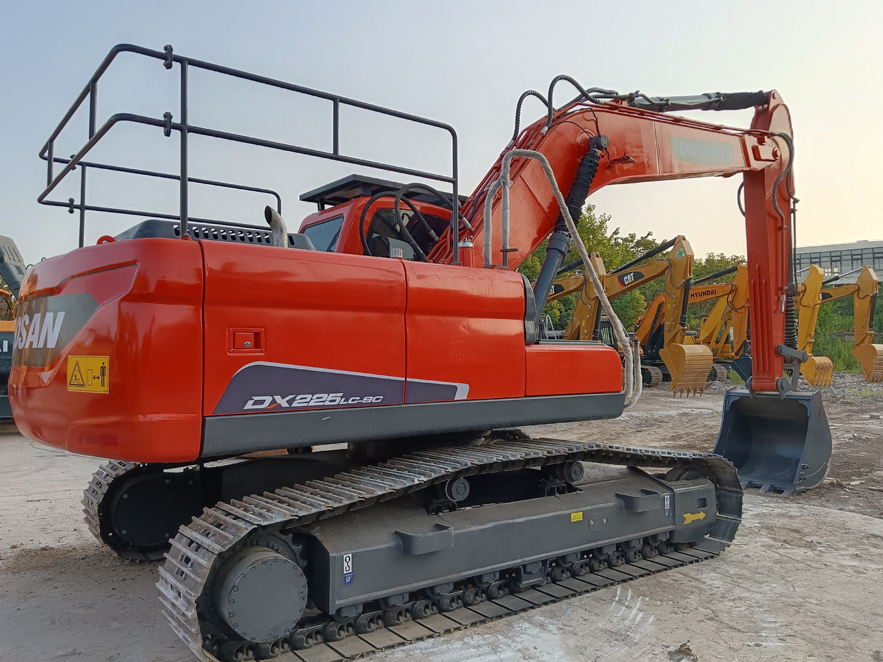 DOOSAN DX225 LC - 9C DX225LCA - Excavadora de cadenas: foto 1 DOOSAN DX225 LC - 9C DX225LCA - Excavadora de cadenas: foto 1