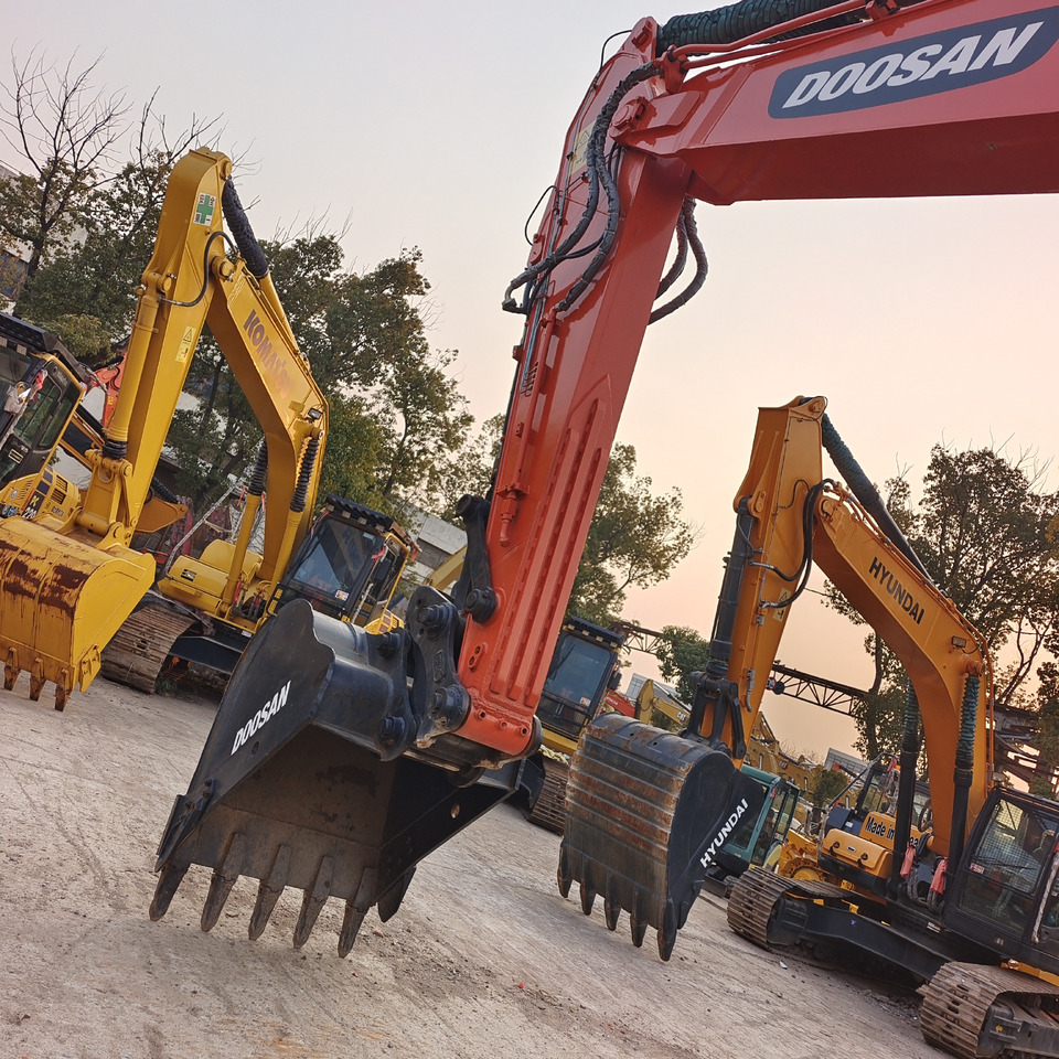 DOOSAN DX300 DX300LC - 9C DX300 LCA - Excavadora de cadenas: foto 3 DOOSAN DX300 DX300LC - 9C DX300 LCA - Excavadora de cadenas: foto 3