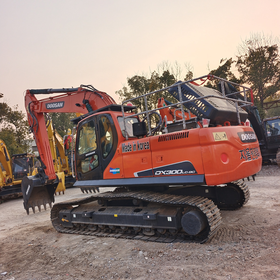 DOOSAN DX300 DX300LC - 9C DX300 LCA - Excavadora de cadenas: foto 1 DOOSAN DX300 DX300LC - 9C DX300 LCA - Excavadora de cadenas: foto 1
