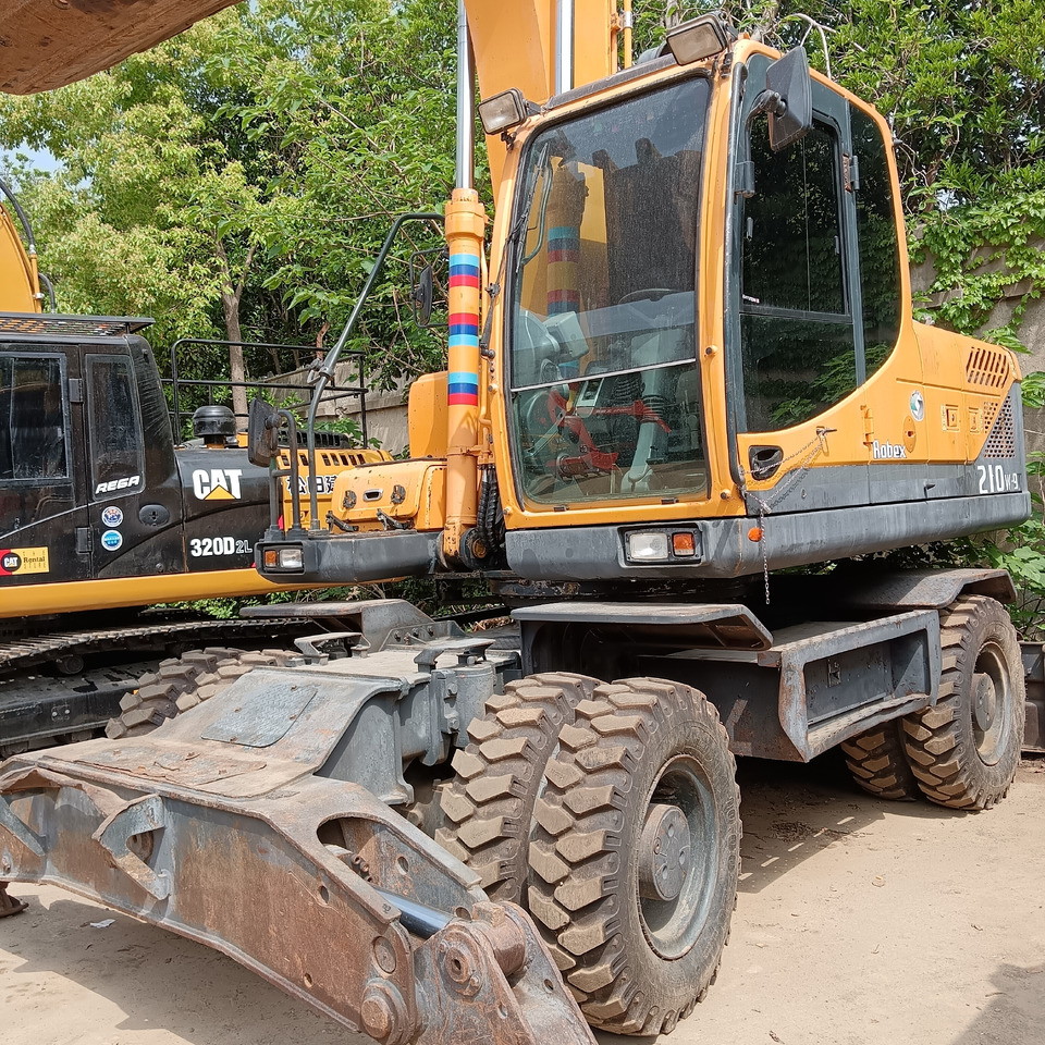 HYUNDAI 210W-9 R 210 W - 9 - Excavadora de ruedas: foto 1 HYUNDAI 210W-9 R 210 W - 9 - Excavadora de ruedas: foto 1
