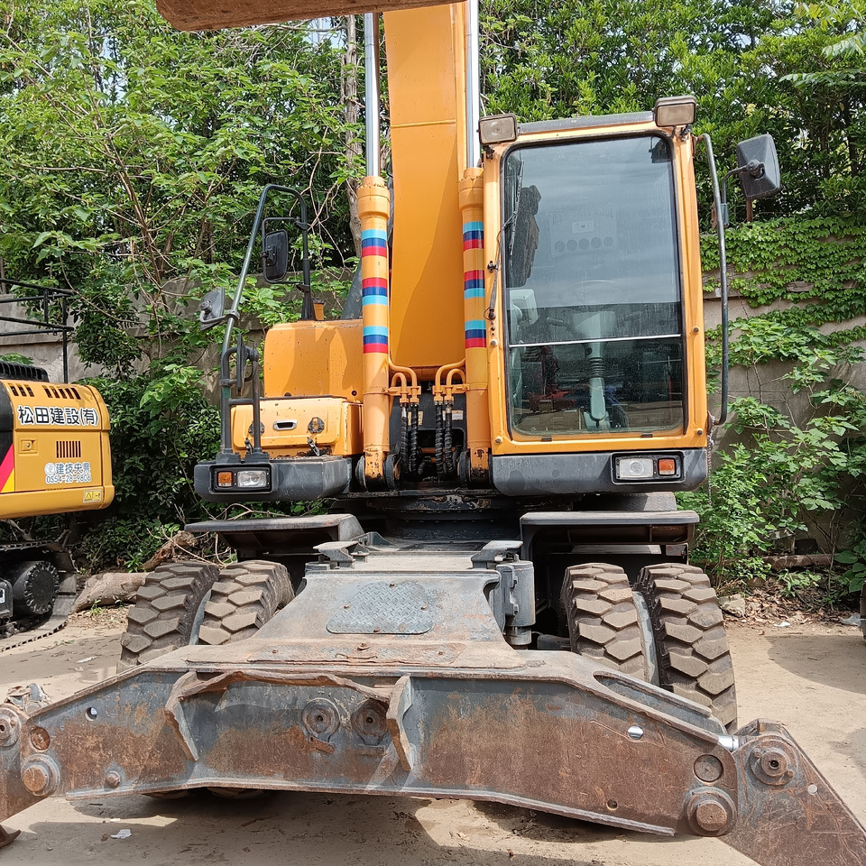 HYUNDAI 210W-9 R 210 W - 9 - Excavadora de ruedas: foto 3 HYUNDAI 210W-9 R 210 W - 9 - Excavadora de ruedas: foto 3