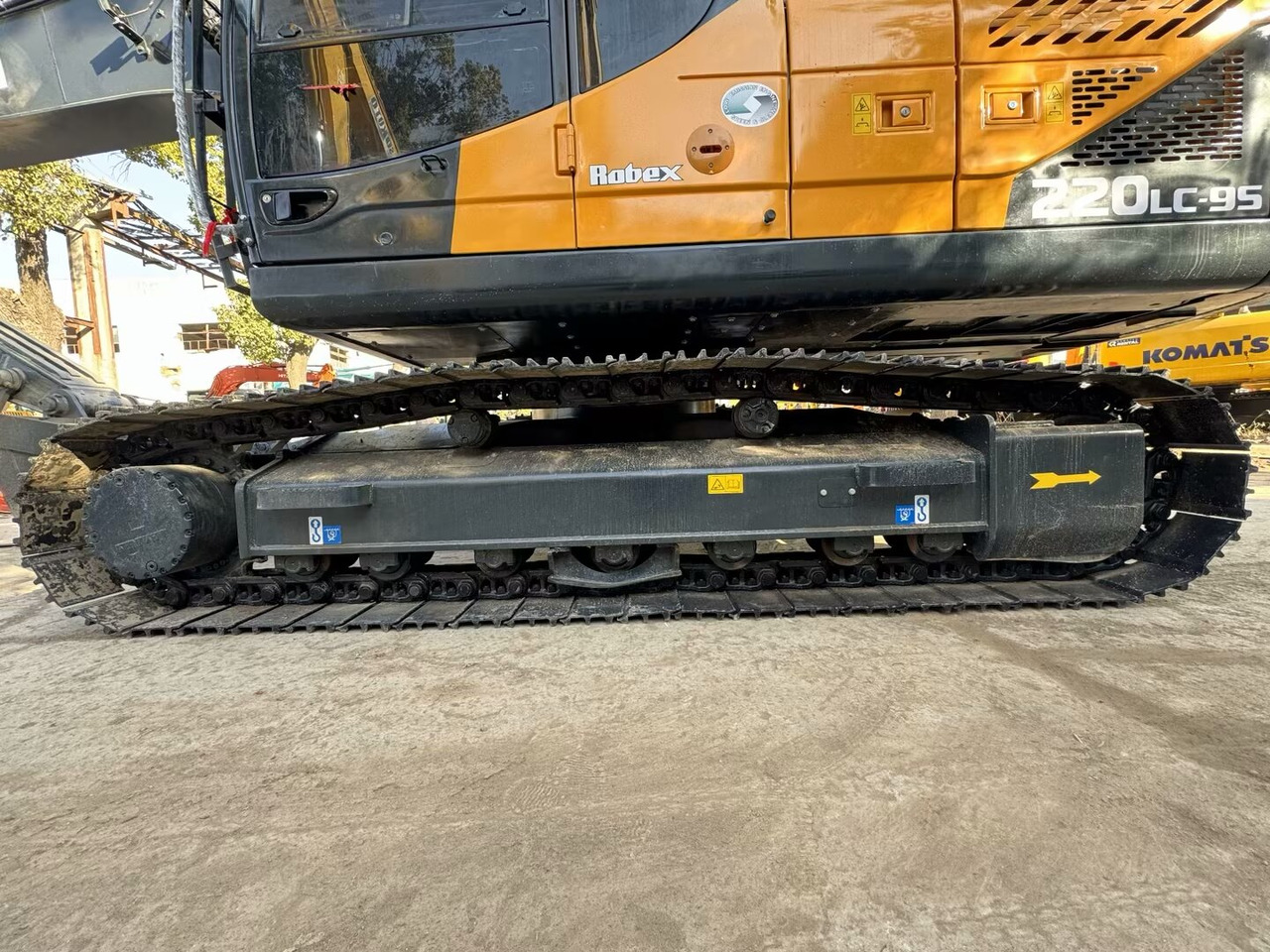 HYUNDAI 220LC-9S 220 LC - 9S 305LC-9T - Excavadora de cadenas: foto 4 HYUNDAI 220LC-9S 220 LC - 9S 305LC-9T - Excavadora de cadenas: foto 4