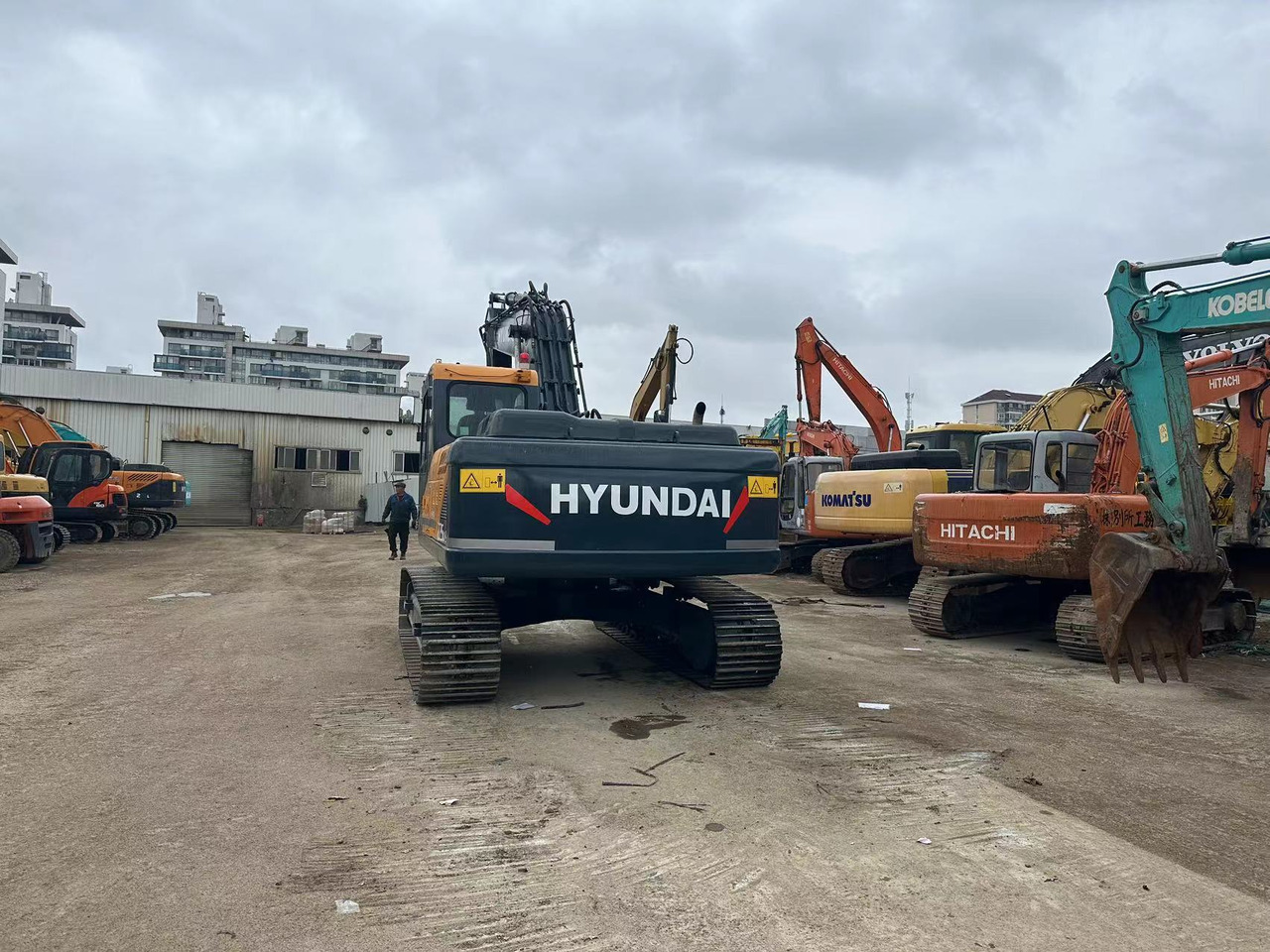 HYUNDAI 225LC-9T 225LC - 9T 220LC-9S 305LC - Excavadora de cadenas: foto 4 HYUNDAI 225LC-9T 225LC - 9T 220LC-9S 305LC - Excavadora de cadenas: foto 4
