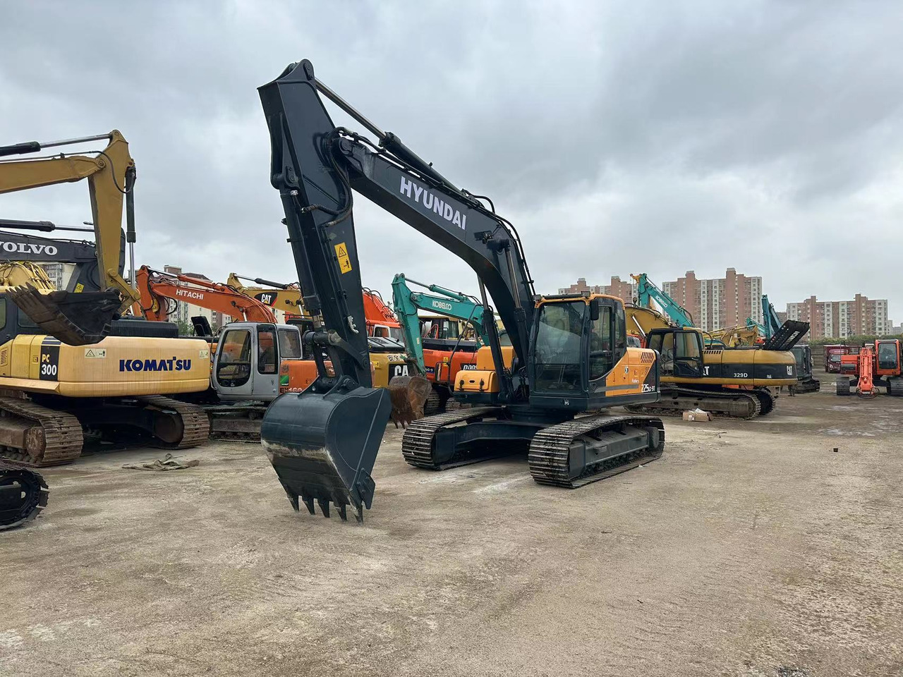 HYUNDAI 225LC-9T - Excavadora de cadenas: foto 2 HYUNDAI 225LC-9T - Excavadora de cadenas: foto 2