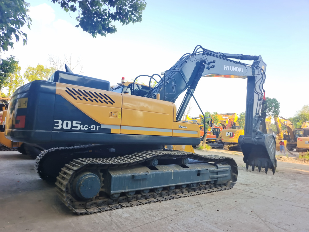 Excavadora de cadenas HYUNDAI 305LC - 9S 305 LC - 9T: foto 1