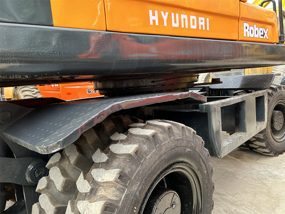 HYUNDAI R 210W-9 - Excavadora de ruedas: foto 4 HYUNDAI R 210W-9 - Excavadora de ruedas: foto 4