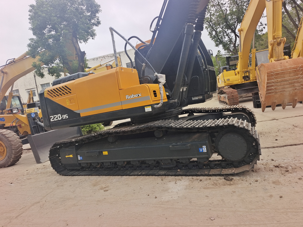HYUNDAI ROBEX 220 - 9S 220LC-9T 225-9T - Excavadora de cadenas: foto 3 HYUNDAI ROBEX 220 - 9S 220LC-9T 225-9T - Excavadora de cadenas: foto 3