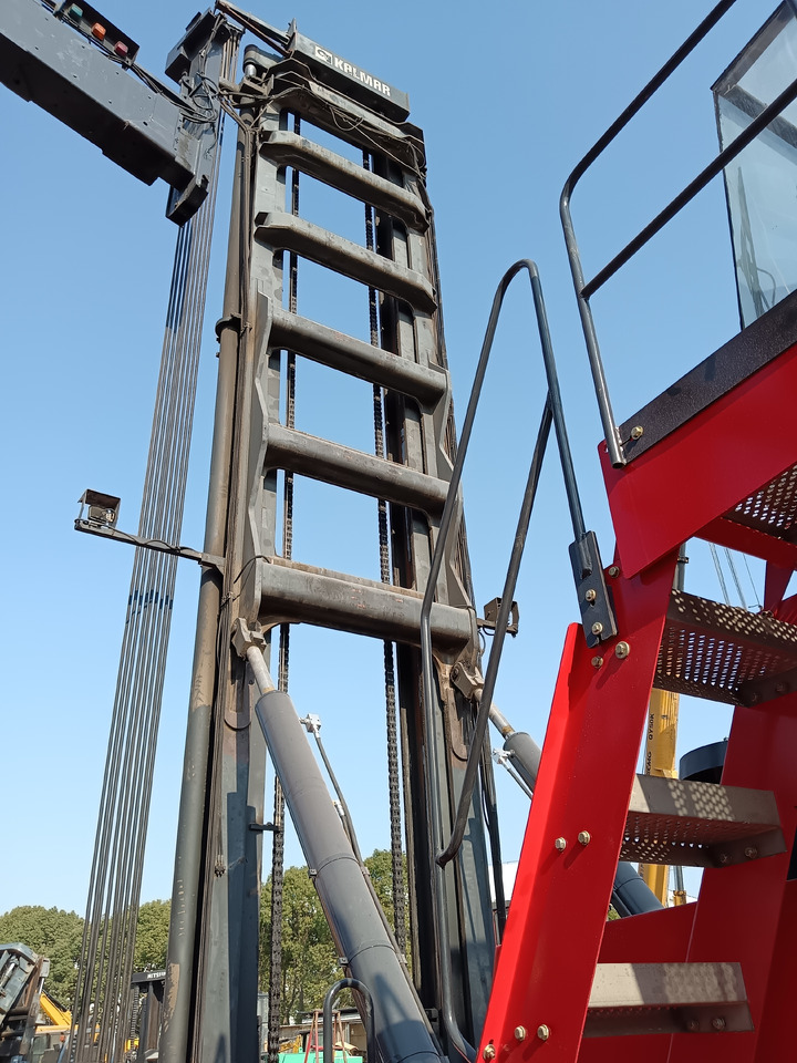 KALMAR DCE90 - Reach stacker: foto 5 KALMAR DCE90 - Reach stacker: foto 5