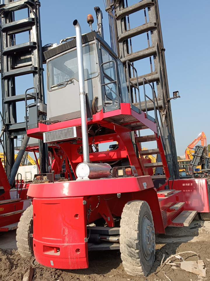 KALMAR DCE90 - Reach stacker: foto 2 KALMAR DCE90 - Reach stacker: foto 2